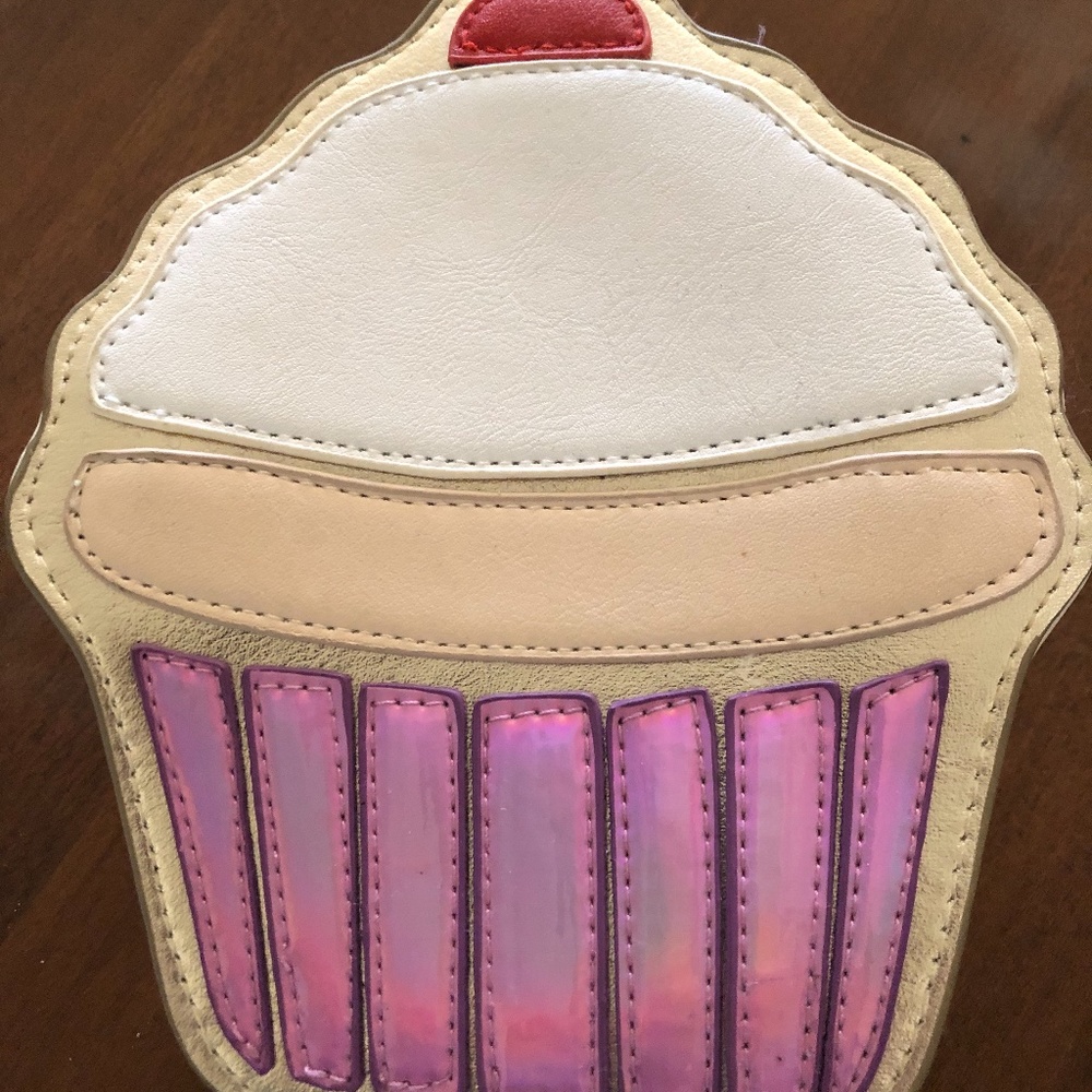 Tween, cupcake handbag in almost new condition